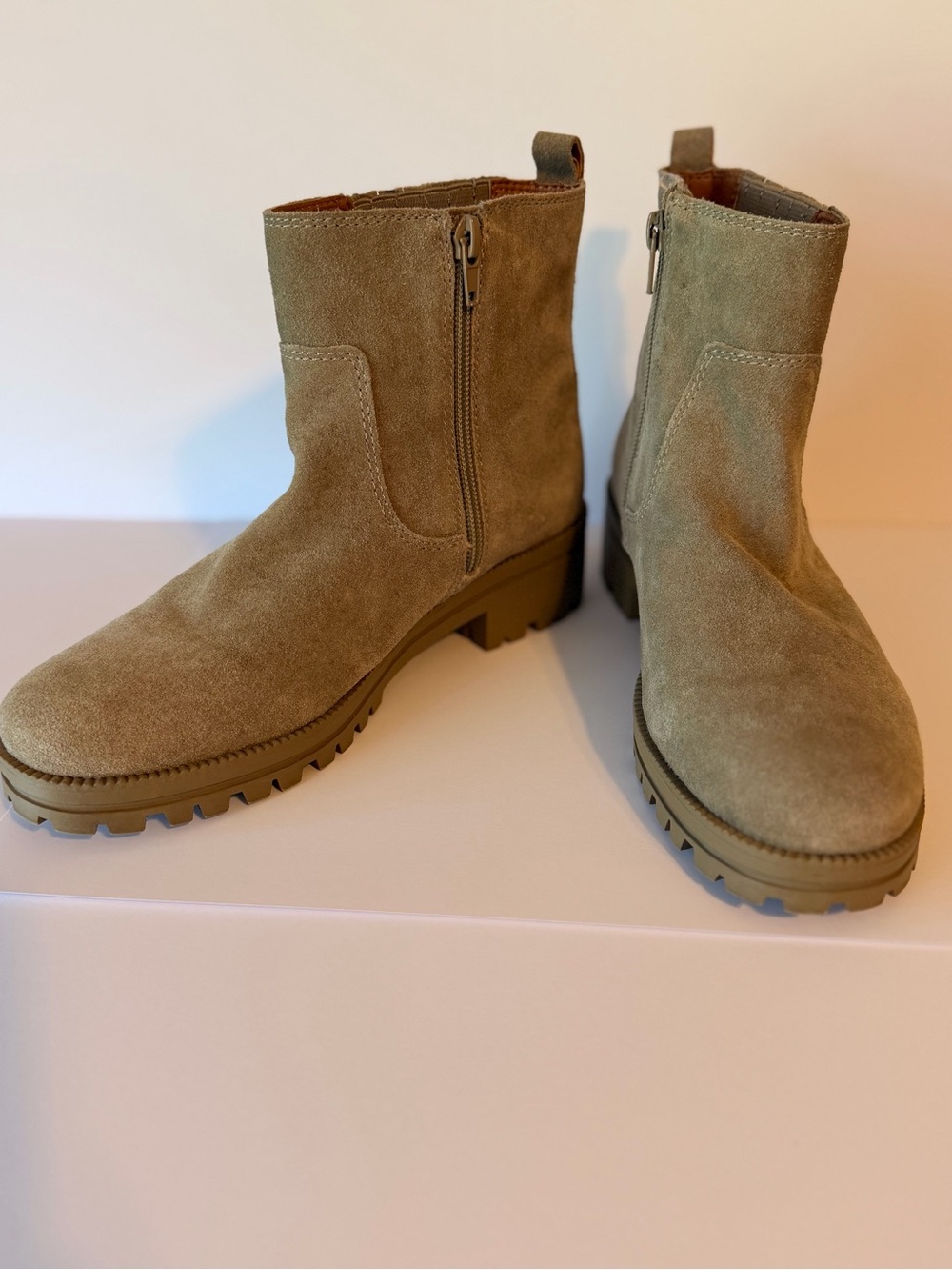 2/$40 Lucky Brand hazyl Chelsea ankle Boot in Camel Tan 6.5/37 - Picture 3 of 9